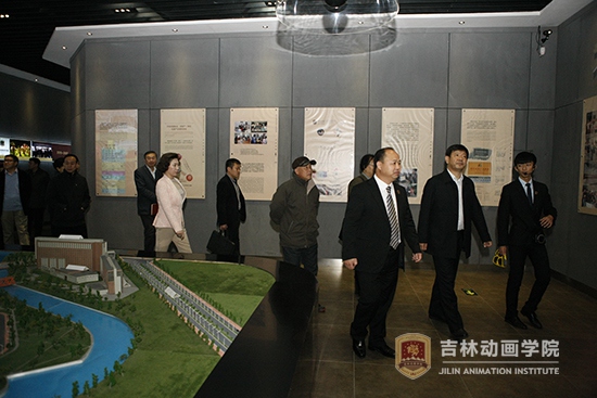 3省政协副主席支建华,省政协副秘书长勾泽川,提案委员会主任肖欣。提案委员会副主任邓友平以及部分省政协委员等同志参观万象城awc官网登录入口展览馆.JPG