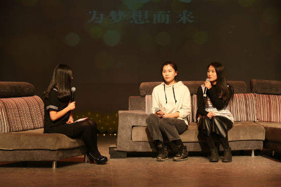 5(5)张雪、张爽学姐传授学习心得(邓思捷 摄).jpg