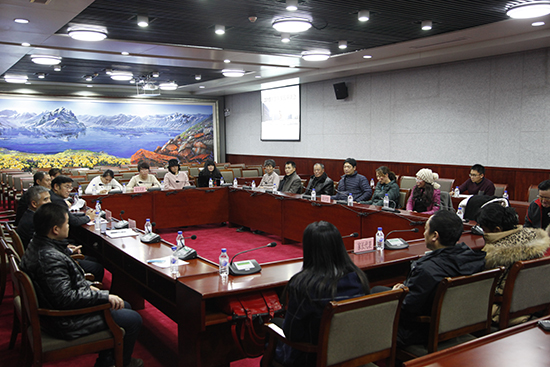 家长座谈会现场(李佳明 摄)副本.jpg