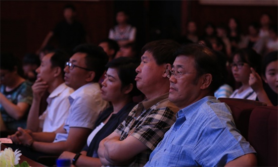 学校领导出席比赛 刘华清摄.jpg