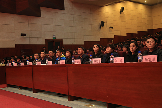 各学院领导出席本次结业仪式 大学生新闻中心 李佳明.jpg