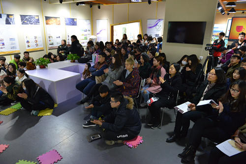 8. 教师及13级的同学们参与平台建设交流_副本.jpg