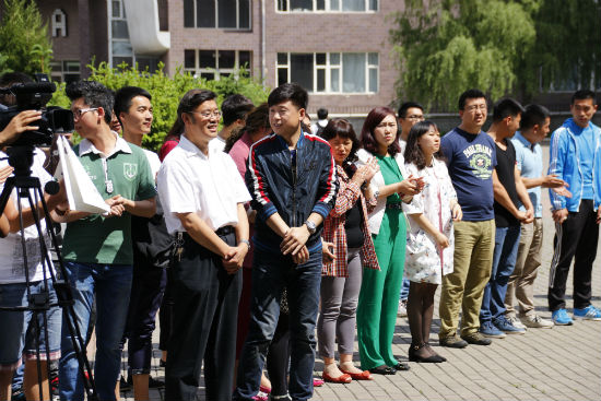 2学校领导老师参加大学生新闻中心成立仪式 陈云鹏摄.jpg