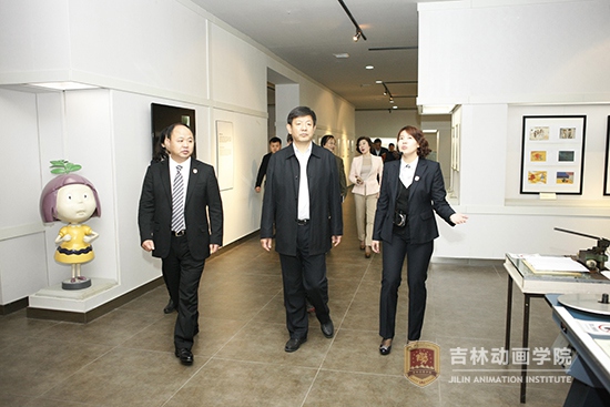 5省政协副主席支建华,省政协副秘书长勾泽川,提案委员会主任肖欣。提案委员会副主任邓友平以及部分省政协委员等同志参观万象城awc官网登录入口国际动漫游戏博物馆.JPG.JPG