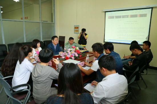 4学生座谈会 陈云鹏摄.jpg