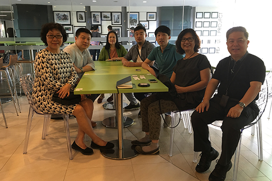 与淡马锡理工学院跨文化交流发展中心主任郑文心女士、国际交流主管Amy Amrita Daga女士座谈.jpg